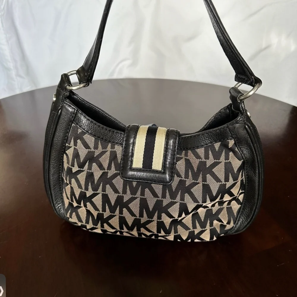 Michael Kors Vintage Westbury Black Beige Classic Small Jacquard Demi Hobo Bag